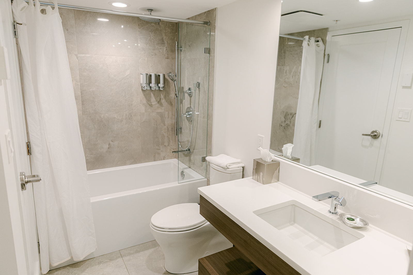 West Coast Suites bathroom