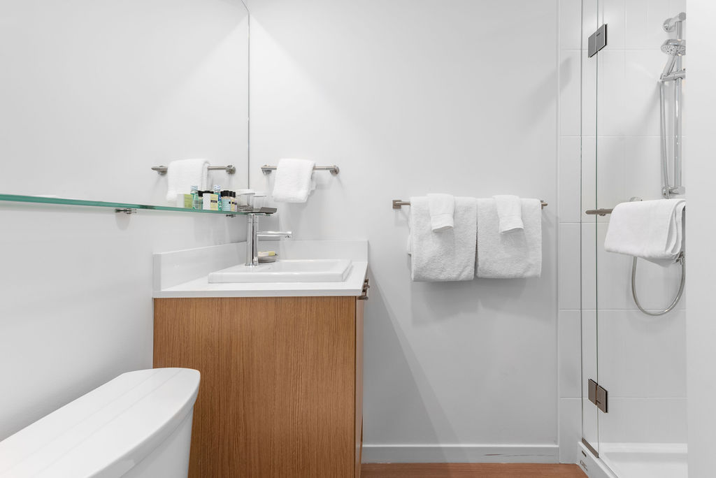 West Coast Suites bathroom